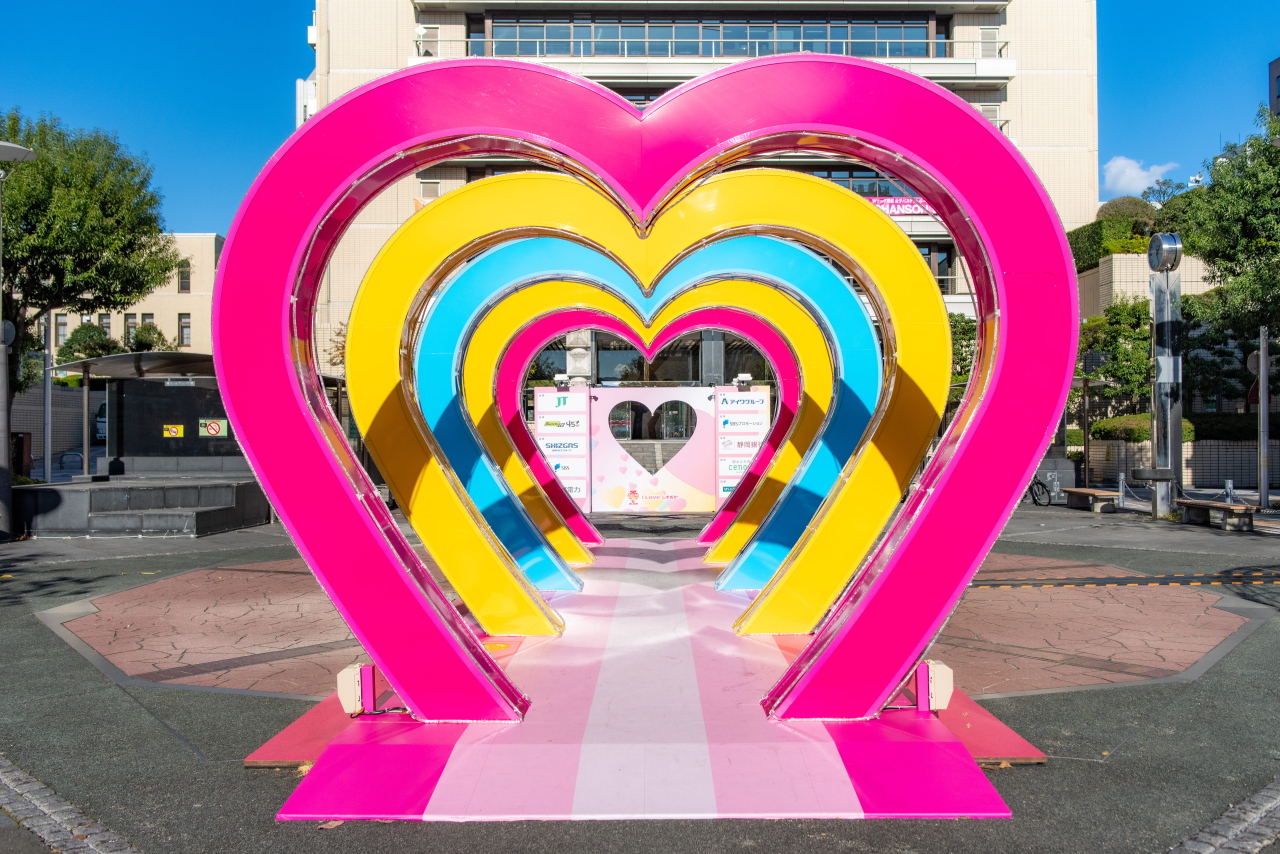 ハートアーチ_単体_正面_昼_圧縮