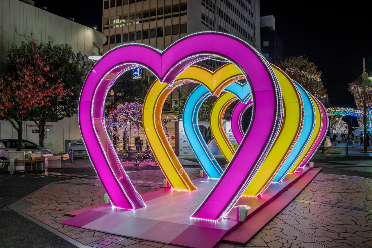 ハートアーチ_単体_斜め_夜